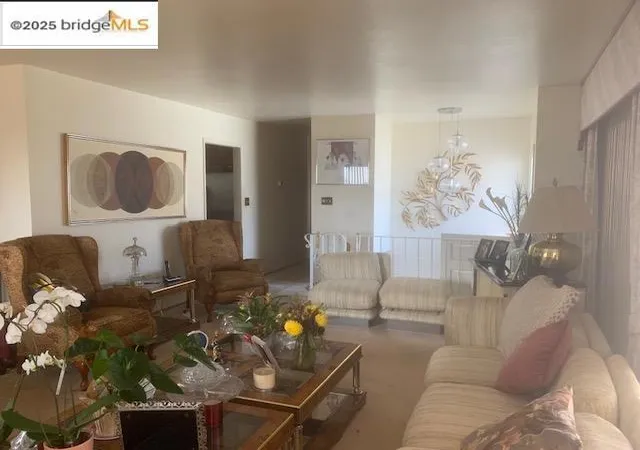 5th image of 25 Woodcliff Ct, Oakland, CA 94605 | MLS# 41108157