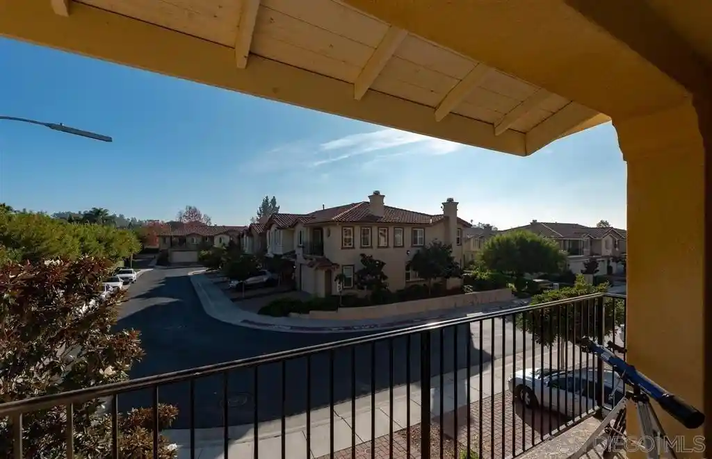 Listing Photo 12 - Condo for sale in 1332 Isabella Wy located at 1332 Isabella Wy, Vista, CA 92084 - Unit 1332 Isabella Way