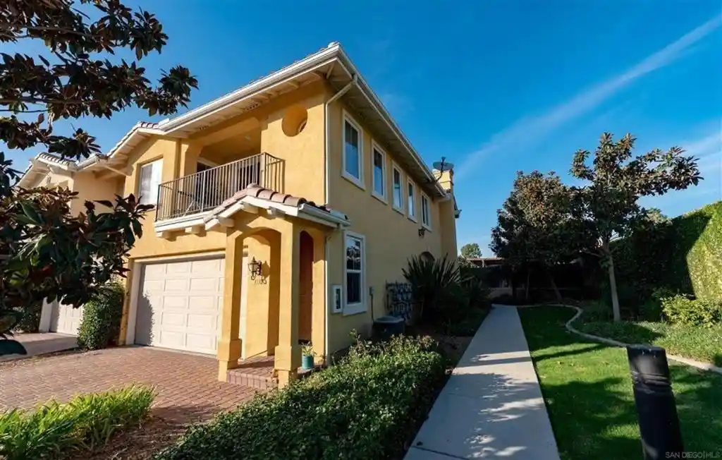 Listing Photo 2 - Condo for sale in 1332 Isabella Wy located at 1332 Isabella Wy, Vista, CA 92084 - Unit 1332 Isabella Way