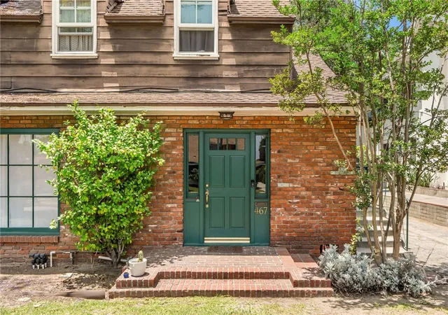 Listing Photo 2 - Condo for sale in building located at 467 S El Molino Ave, Pasadena, CA 91101 - Unit #