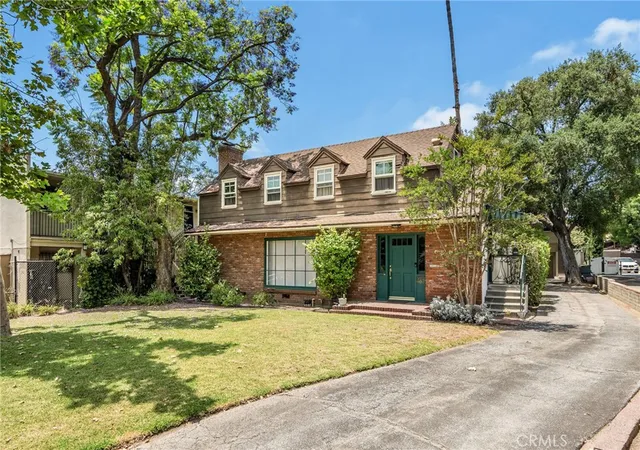 Photo 1 of Sale Pending at 467 S El Molino Ave, Pasadena, CA 91101 | MLS# SR25217524 | Listing updated on 2025-10-31