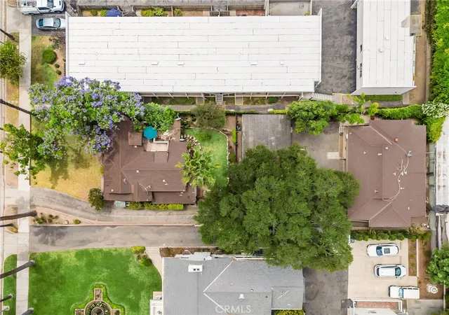 Listing Photo 3 - Condo for sale in building located at 467 S El Molino Ave, Pasadena, CA 91101