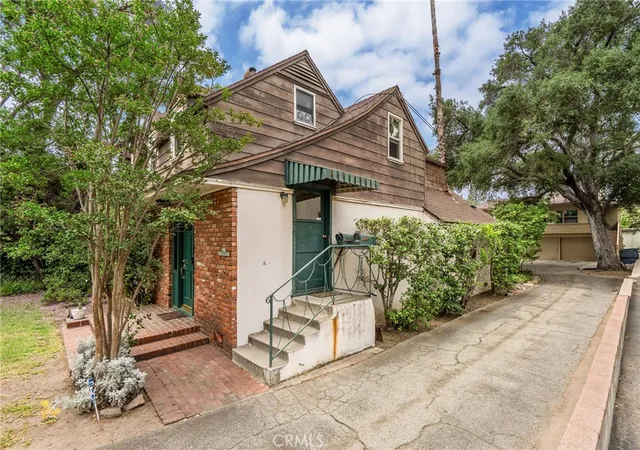 Listing Photo 4 - Condo for sale in building located at 467 S El Molino Ave, Pasadena, CA 91101