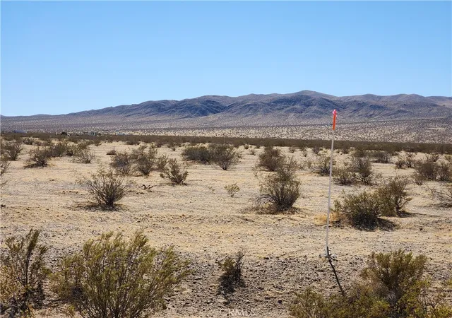 2nd image of 34 Panamint Trl, Helendale, CA 92342 | MLS# HD25235570