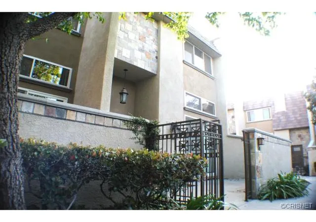 Townhouse at 21901 Lassen St #140, Chatsworth, CA 91311 | MLS# SR13166195 | | Sold on 2013-09-26