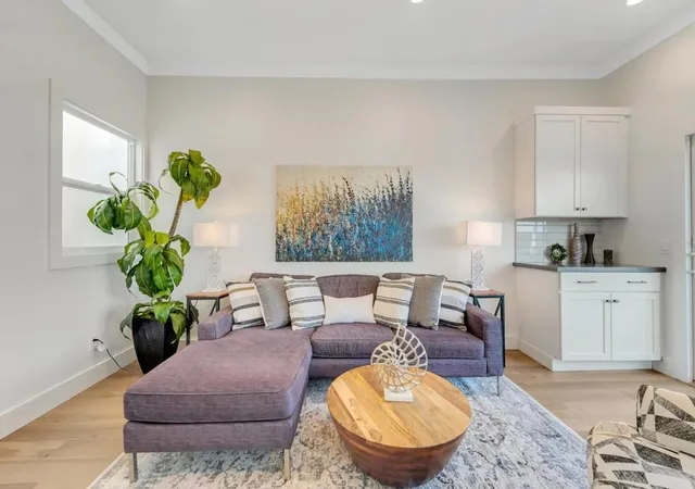 3rd image of 321 Castro St, San Francisco, CA 94114 | MLS# ML81877435