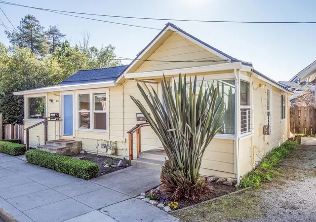 Photo 2 of Single family home for sale at 215217 Roberts St, Santa Cruz, CA 95060 | MLS# ML81877995 | Listing updated on 2024-09-30