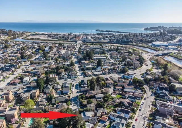 Photo 3 of Single family home for sale at 215217 Roberts St, Santa Cruz, CA 95060 | MLS# ML81877995 | Listing updated on 2024-09-30