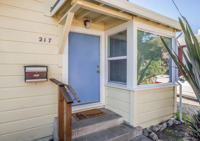 Photo 4 of Single family home for sale at 215217 Roberts St, Santa Cruz, CA 95060 | MLS# ML81877995 | Listing updated on 2024-09-30