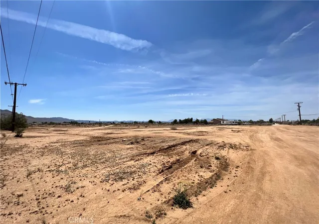 1st image of 0 Viento Rd, Apple Valley, CA 92308 | MLS# CV22206473