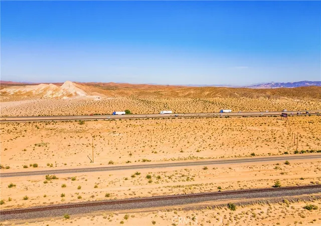 5th image of 17 Yermo Rd, Yermo, CA 92398 | MLS# EV22210134