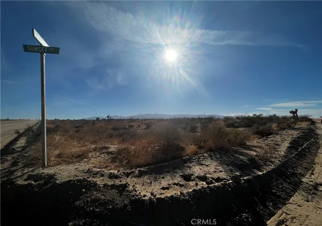 3rd image of 11300 Caughlin Rd, Phelan, CA 92371 | MLS# CV22229329