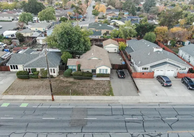 Photo 2 of House for sale at 14529 Union Ave, San Jose, CA 95124 | MLS# ML81914055 | Listing updated on 2024-09-30