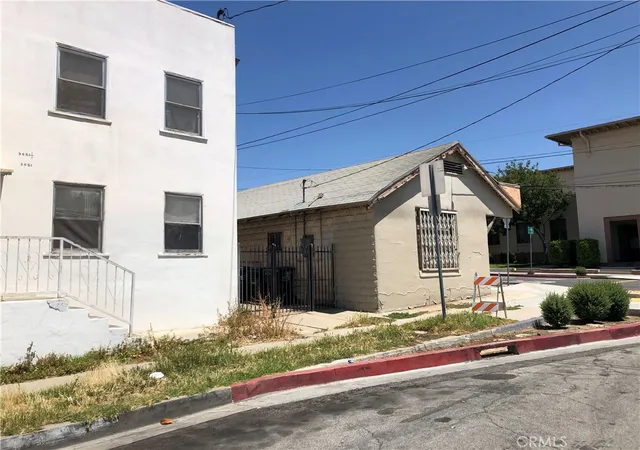 3rd image of 569 S Rowan Ave, East Los Angeles, CA 90063 | MLS# DW22260705