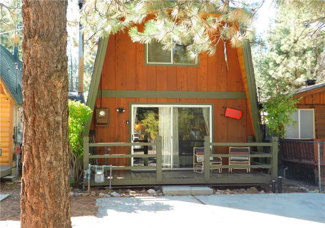 Photo 2 of Single family home for sale at 318 W Sherwood Blvd, Big Bear City, CA 92314 | MLS# SW23068293 | Listing updated on 2026-05-30