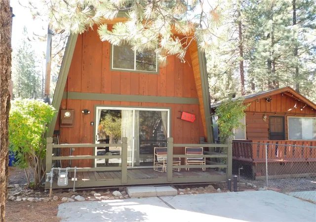 Photo 3 of Single family home for sale at 318 W Sherwood Blvd, Big Bear City, CA 92314 | MLS# SW23068293 | Listing updated on 2026-05-30