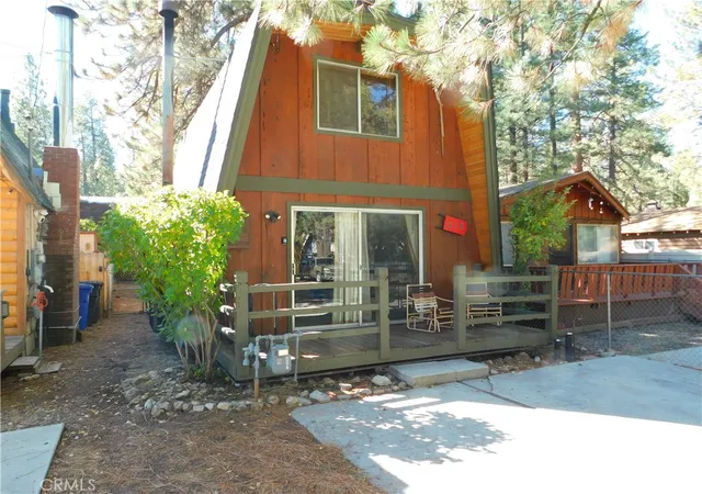 Photo 3 of House for sale at 318 W Sherwood Blvd, Big Bear City, CA 92314 | MLS# SW23068293 | Listing updated on 2026-05-30