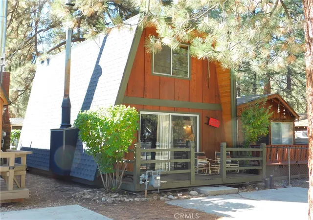 Photo 4 of House for sale at 318 W Sherwood Blvd, Big Bear City, CA 92314 | MLS# SW23068293 | Listing updated on 2026-05-30