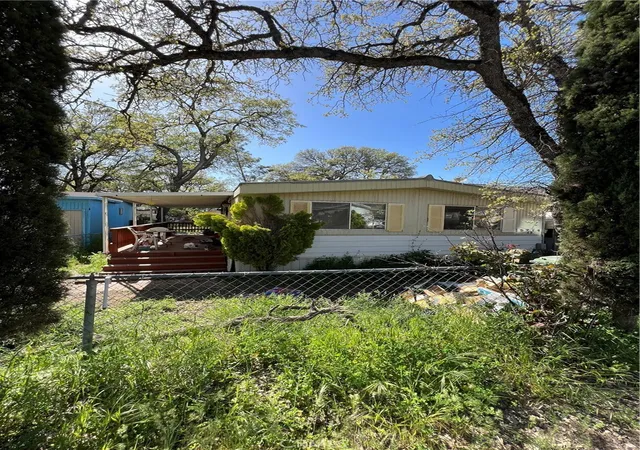 Photo 3 of Manufactured home for sale at 5714 Huron Ave, Clearlake, CA 95422 | MLS# LC23073497 | Listing updated on 2025-12-18