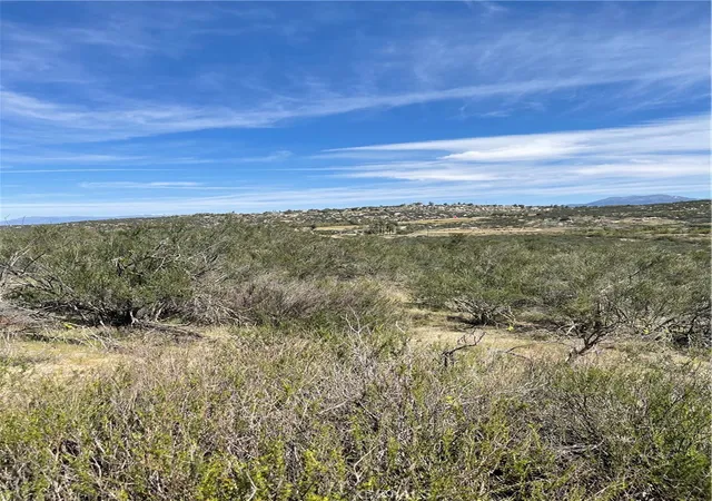 2nd image of 57 Madera Dr, Hemet, CA 92544 | MLS# SW23122663