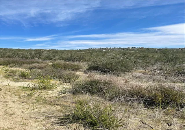 2nd image of 86 Madera Dr, Hemet, CA 92544 | MLS# SW23122670