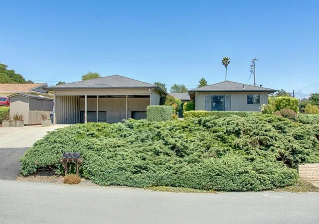 Photo 1 of Single family home for sale at 3000 Crystal Hts Dr, Soquel, CA 95073 | MLS# ML81935500 | Listing updated on 2024-09-30