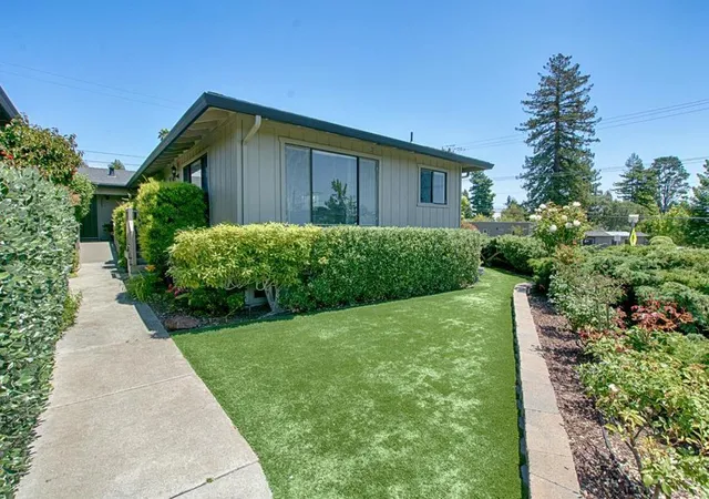 Photo 2 of Single family home for sale at 3000 Crystal Hts Dr, Soquel, CA 95073 | MLS# ML81935500 | Listing updated on 2024-09-30