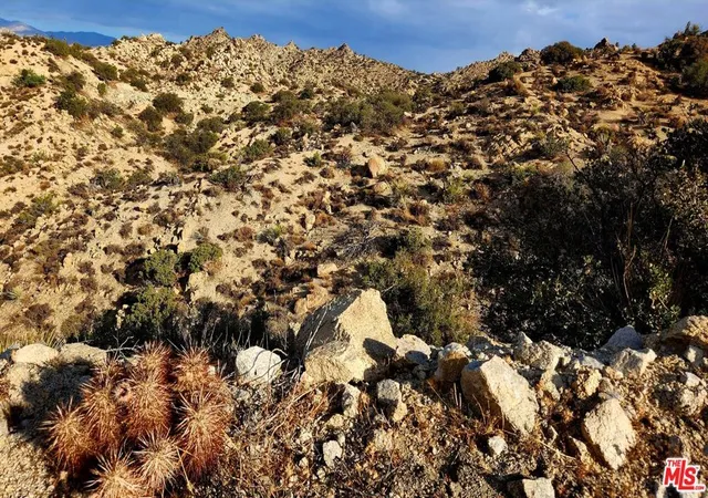 4th image of 10 W Omega Trl, Yucca Valley, CA 92284 | MLS# 23305221