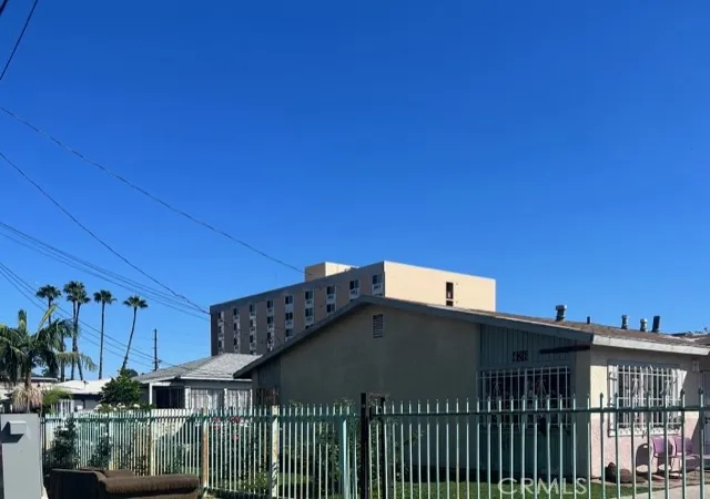 Homes for sale in Compton, CA | 426 W Laurel St, Compton, CA 90220 | MLS# DW23177125