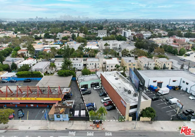 Photo 2 of Sale Pending at 920 S La Brea Ave, Los Angeles, CA 90036 | MLS# 23312597 | Listing updated on 2026-02-23