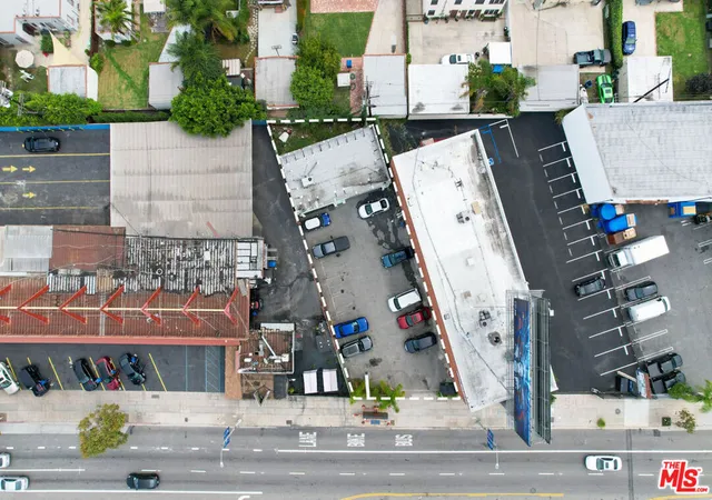 Photo 3 of Sale Pending at 920 S La Brea Ave, Los Angeles, CA 90036 | MLS# 23312597 | Listing updated on 2026-02-23