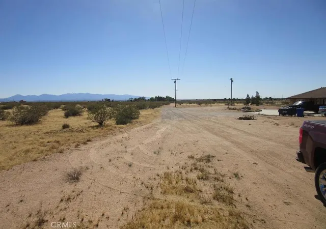 3rd image of 0 Candlewood Rd, Apple Valley, CA 92308 | MLS# HD23197589
