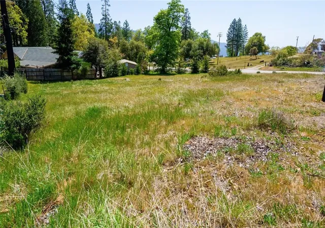 3rd image of 52830 Pine Dr, Oakhurst, CA 93644 | MLS# FR23204855
