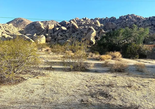 12th image of 66058 Foothill Dr, Joshua Tree, CA 92252 | MLS# OC23216688