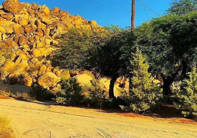 4th image of 66058 Foothill Dr, Joshua Tree, CA 92252 | MLS# OC23216688