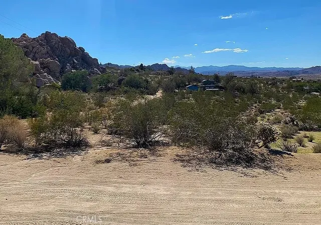 5th image of 66058 Foothill Dr, Joshua Tree, CA 92252 | MLS# OC23216688
