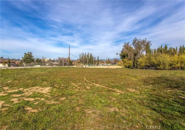 3rd image of 12915 14Th St, Yucaipa, CA 92399 | MLS# EV24033806
