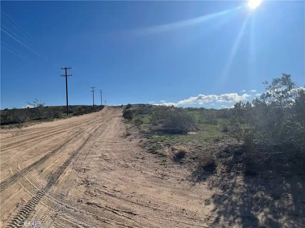 Photo 1 of Land for sale at 0 Del Oro Rd, Apple Valley, CA 92308 | MLS# HD24038535 | Listing updated on 2026-10-17