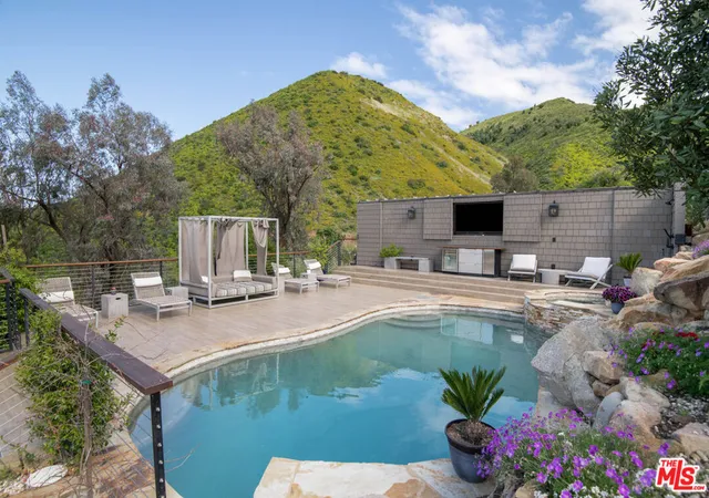 Homes for sale in Agoura Hills, CA | 30884 Mulholland Hwy, Agoura Hills, CA 91301 | MLS# 24365031