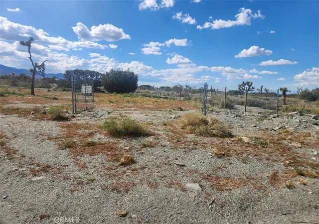 2nd image of 2647 Minero Rd, Pinon Hills, CA 92372 | MLS# IV24056221