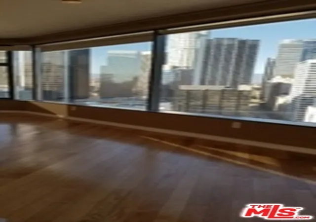 4th image of 801 S Grand Ave #2107, Los Angeles, CA 90017 | MLS# 24373191