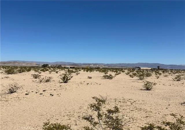 2nd image of 1102 Samarkland Dr, Twentynine Palms, CA 92277 | MLS# JT24048752