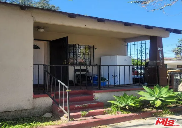 3rd image of 8021 Towne Ave, Los Angeles, CA 90003 | MLS# 24378467