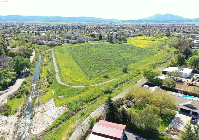 Photo 2 of Single family home for sale at 800 Minnesota Ave, Brentwood, CA 94513 | MLS# 41056424 | Listing updated on 2026-02-04