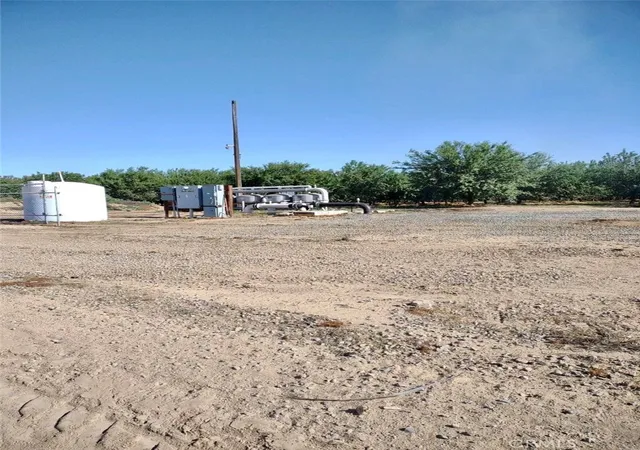 14th image of 10351 Avenue 112, Pixley, CA 93256 | MLS# TR24084254