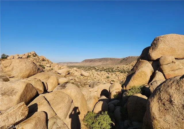 4th image of 7 Ac Oak Dr, Pioneertown, CA 92268 | MLS# HD24131813