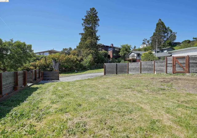 Photo 4 of Sale Pending at 921 Clark Pl, El Cerrito, CA 94530 | MLS# 41066840 | Listing updated on 2026-06-19