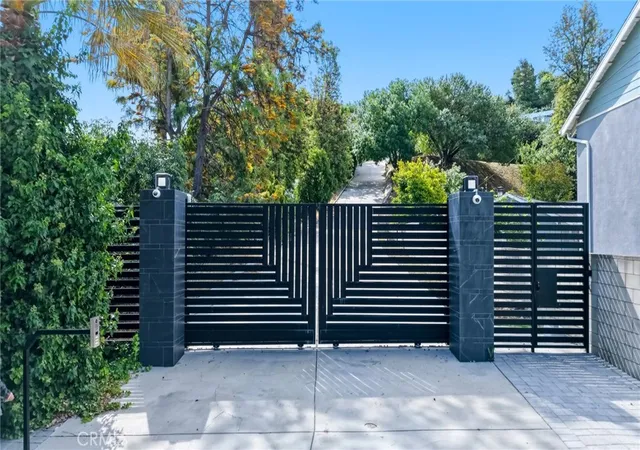 Photo 3 of Land for sale at 4632 Libbit Ave, Encino, CA 91436 | MLS# DW24147239 | Listing updated on 2026-05-08