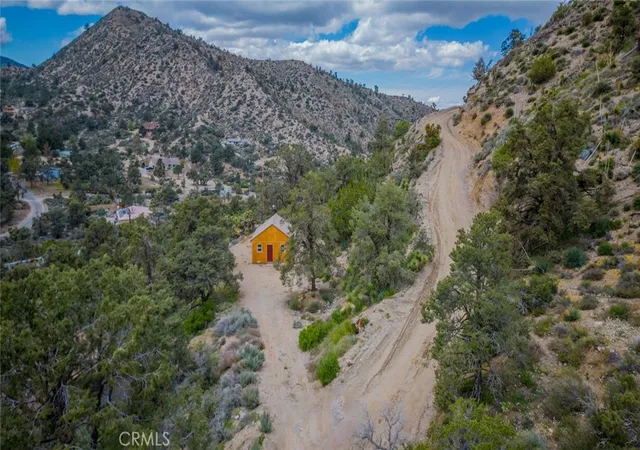 2nd image of 7725 Scenic Dr, Pinon Hills, CA 92372 | MLS# IV24156260