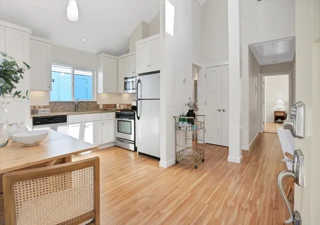 Photo 4 of House for sale at 4980 Capitola Rd, Capitola, CA 95010 | MLS# ML81975682 | Listing updated on 2025-01-14